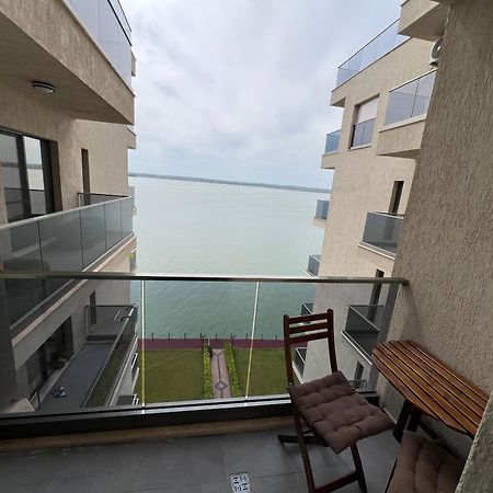 Kitty Studio Sunset Lake Apartment Mamaia Exterior foto