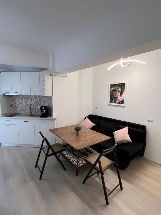 Kitty Studio Sunset Lake Apartment Mamaia Exterior foto