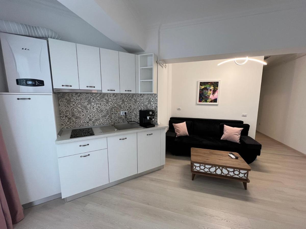 Kitty Studio Sunset Lake Apartment Mamaia Exterior foto