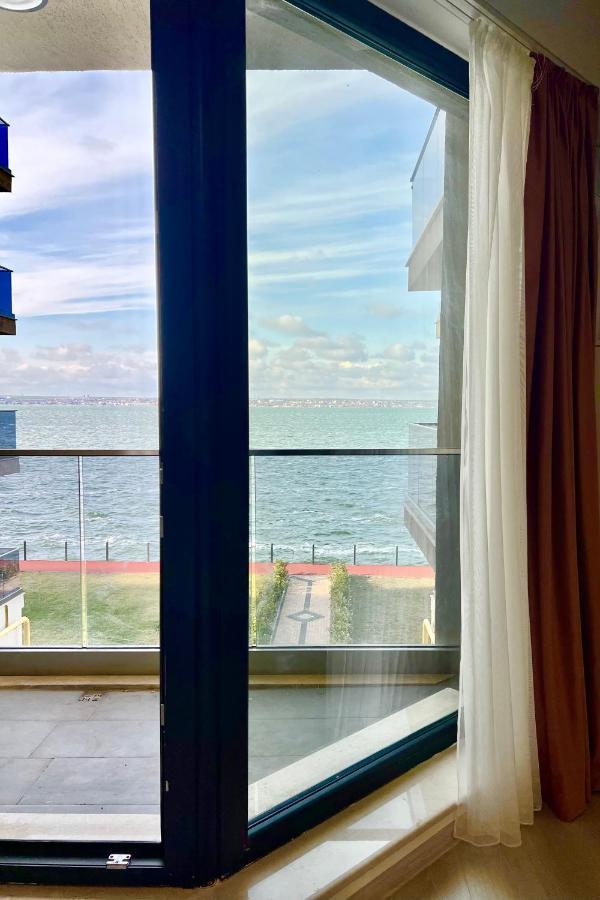Kitty Studio Sunset Lake Apartment Mamaia Exterior foto