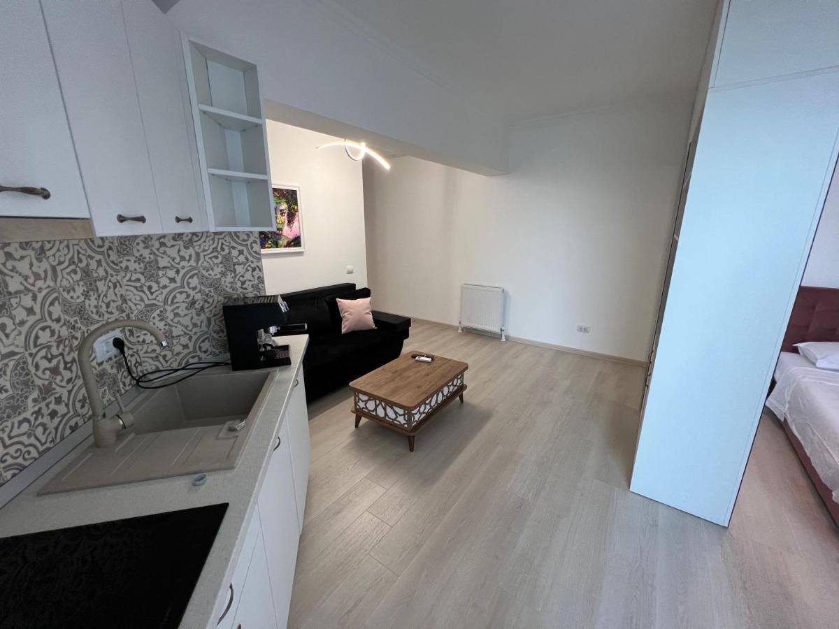 Kitty Studio Sunset Lake Apartment Mamaia Exterior foto