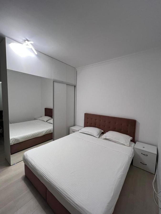 Kitty Studio Sunset Lake Apartment Mamaia Exterior foto