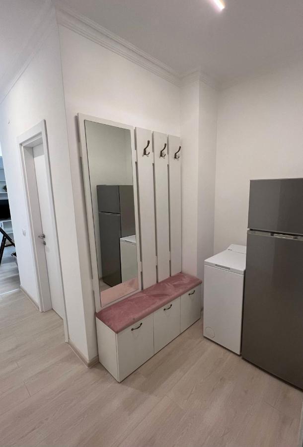 Kitty Studio Sunset Lake Apartment Mamaia Exterior foto