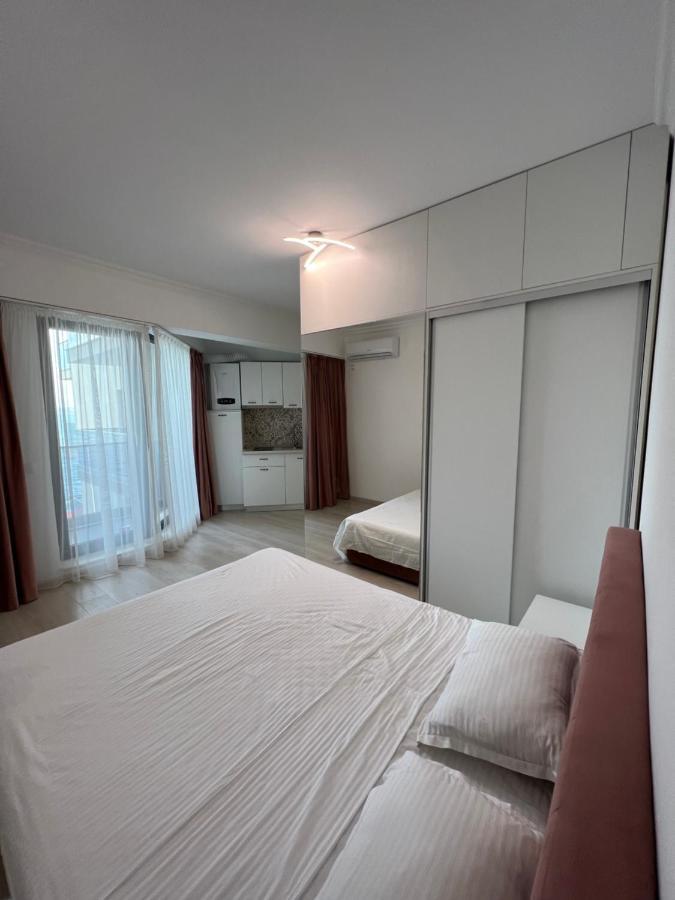 Kitty Studio Sunset Lake Apartment Mamaia Exterior foto