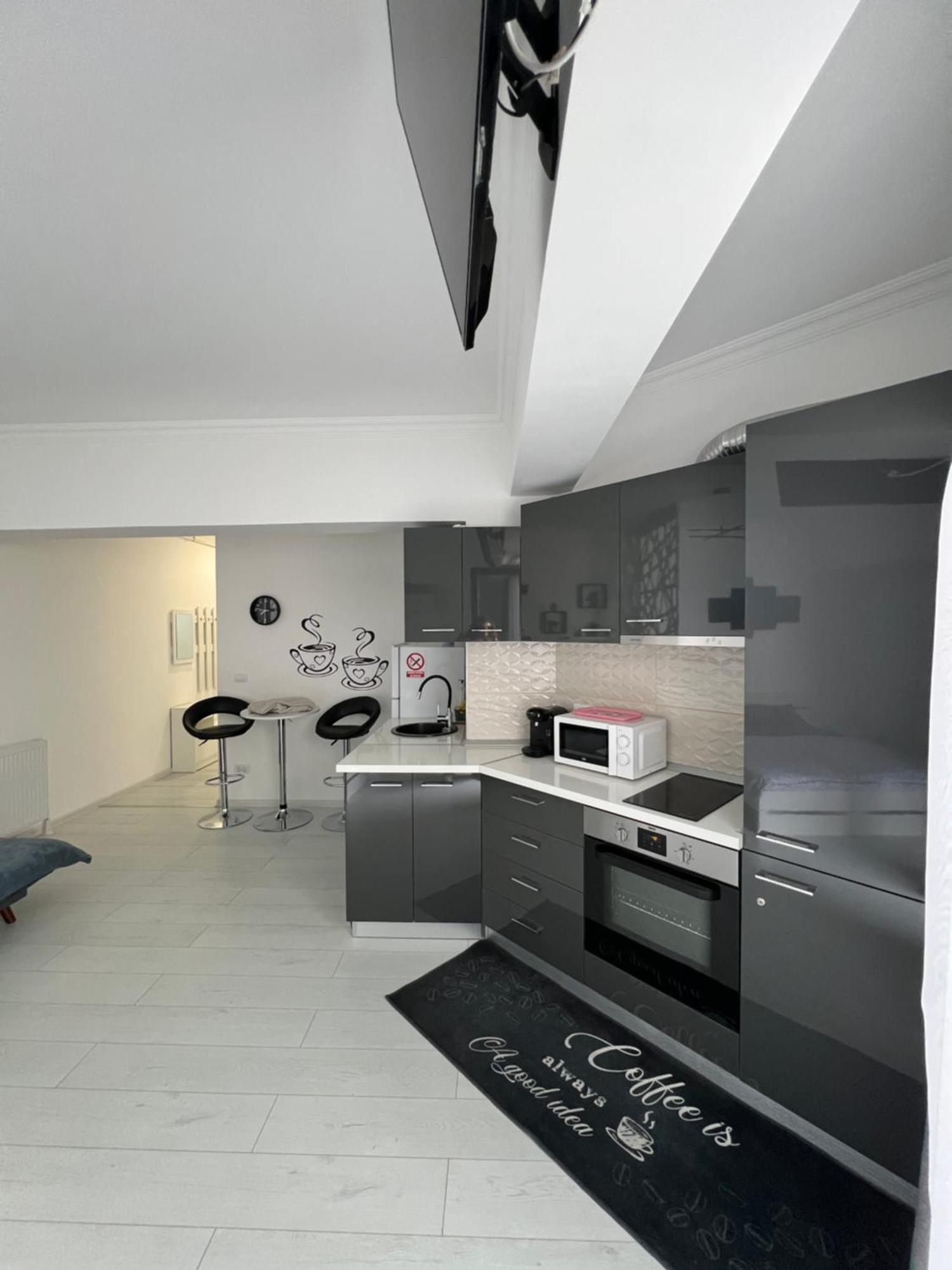 Kitty Studio Sunset Lake Apartment Mamaia Exterior foto