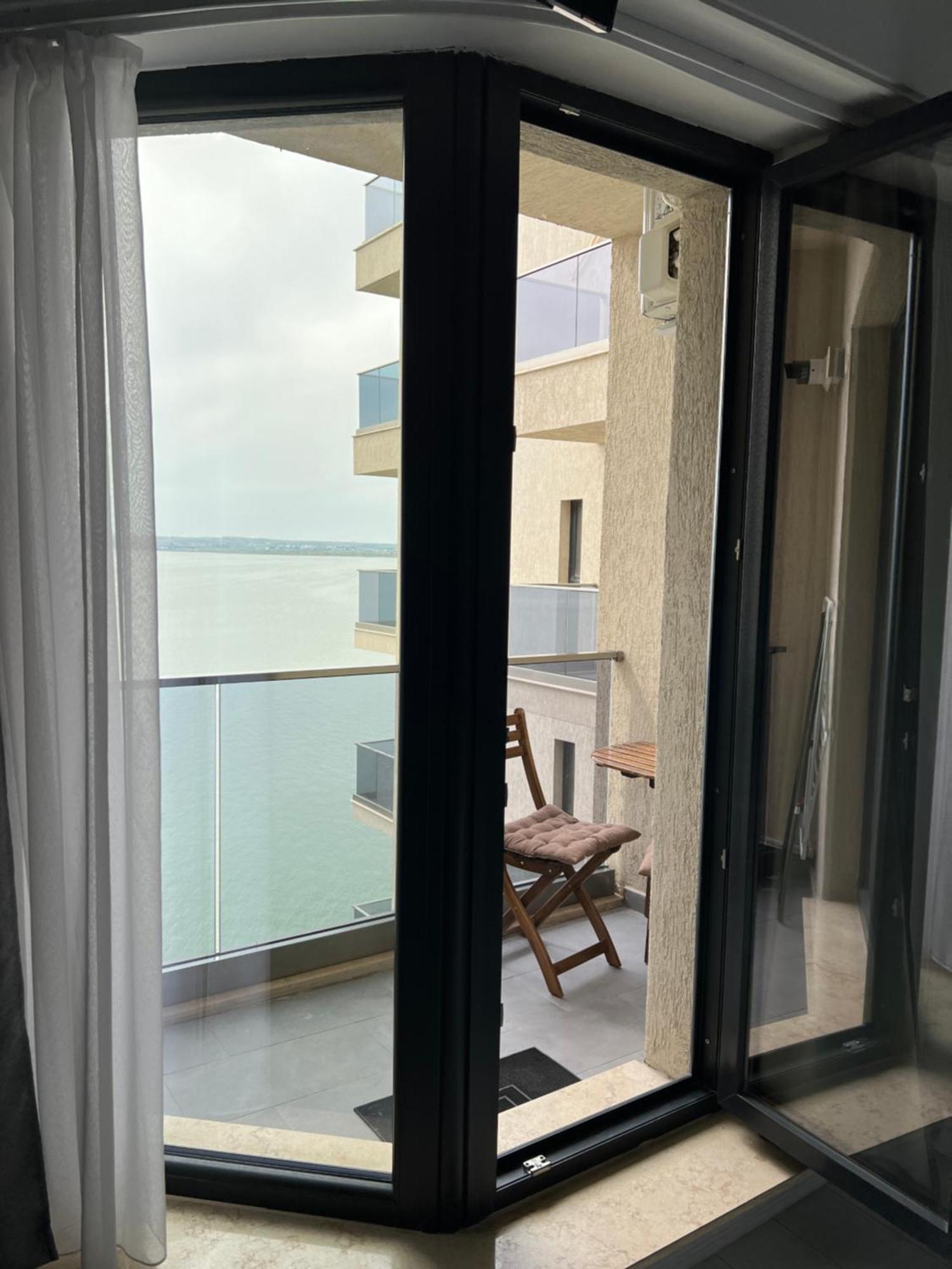 Kitty Studio Sunset Lake Apartment Mamaia Exterior foto