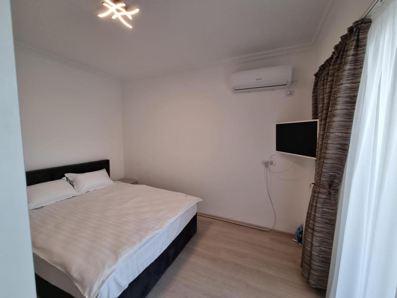 Kitty Studio Sunset Lake Apartment Mamaia Exterior foto