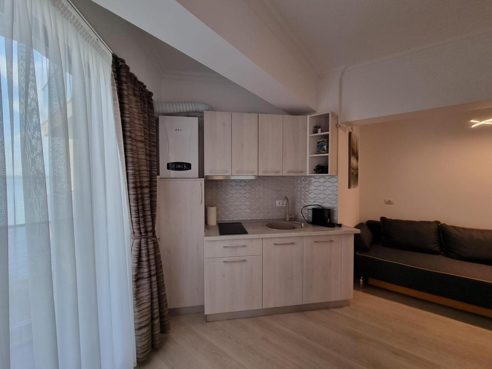 Kitty Studio Sunset Lake Apartment Mamaia Exterior foto