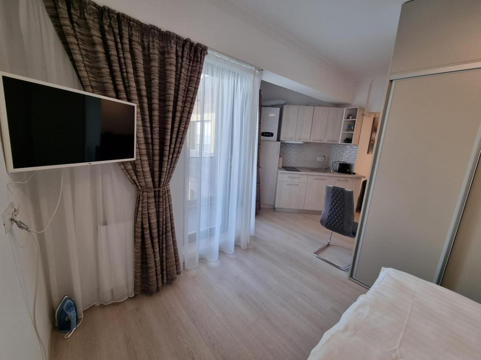 Kitty Studio Sunset Lake Apartment Mamaia Exterior foto