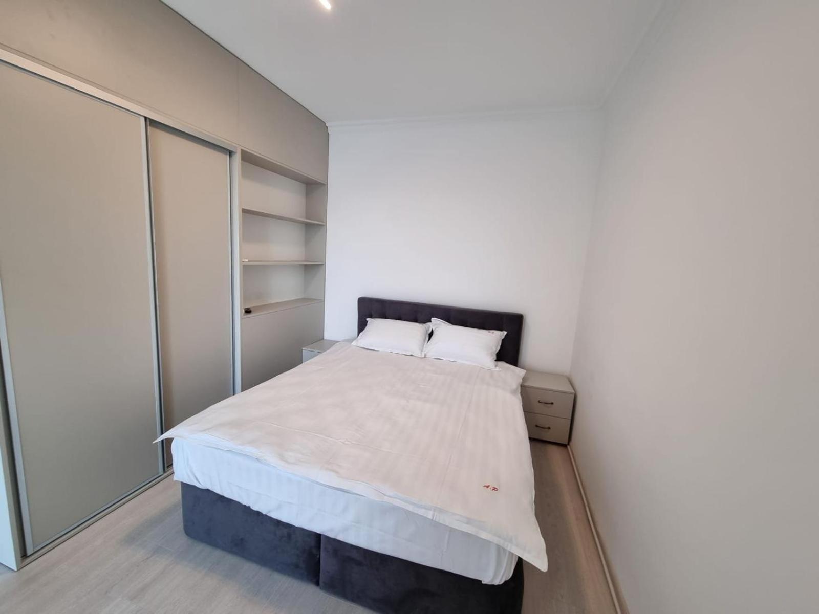 Kitty Studio Sunset Lake Apartment Mamaia Exterior foto