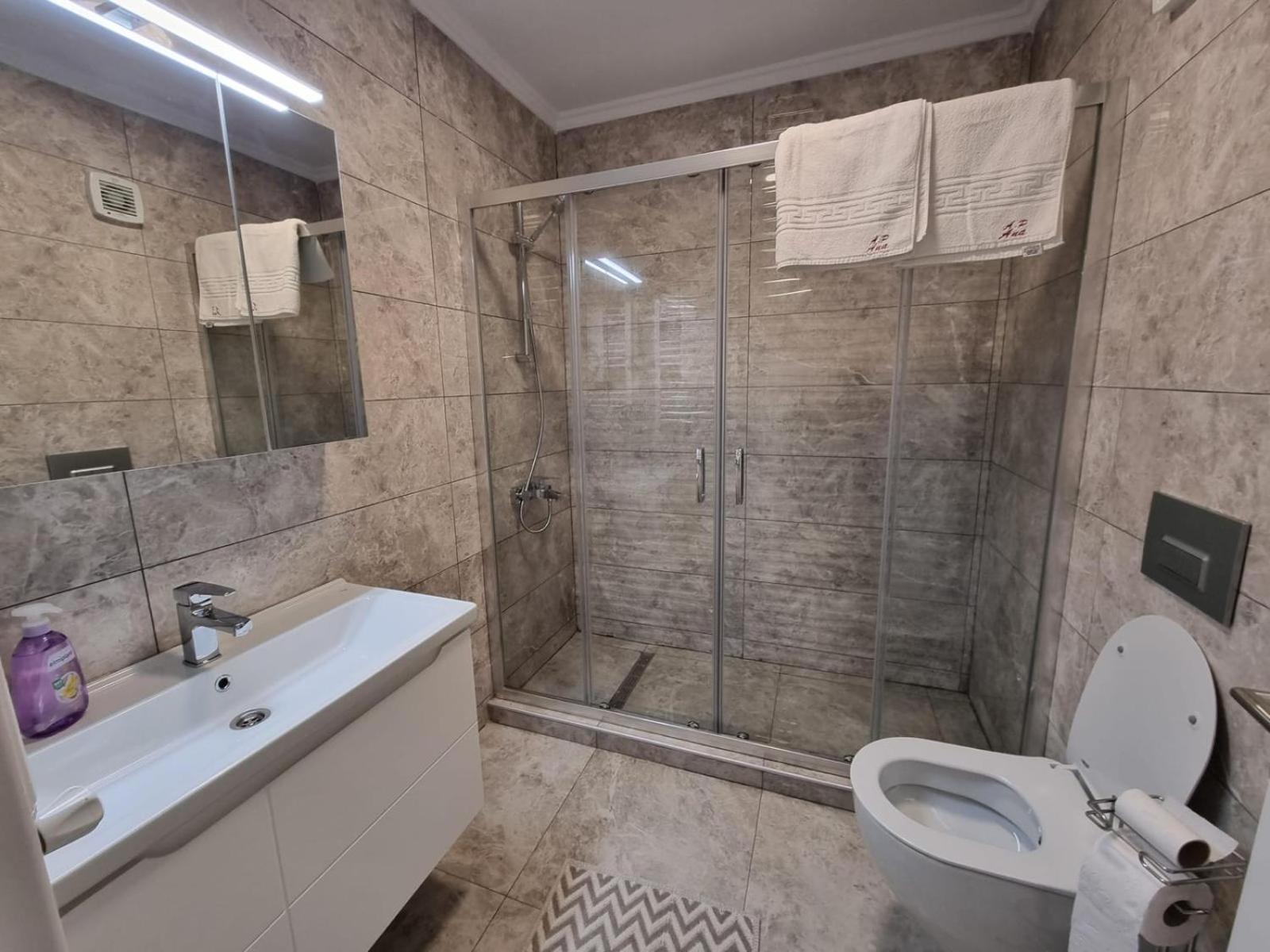 Kitty Studio Sunset Lake Apartment Mamaia Exterior foto