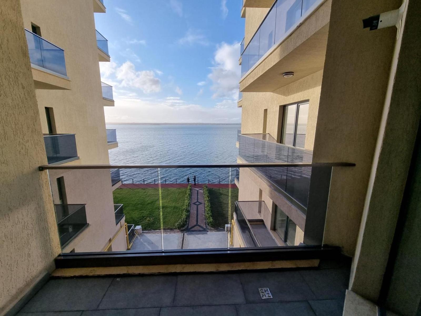Kitty Studio Sunset Lake Apartment Mamaia Exterior foto